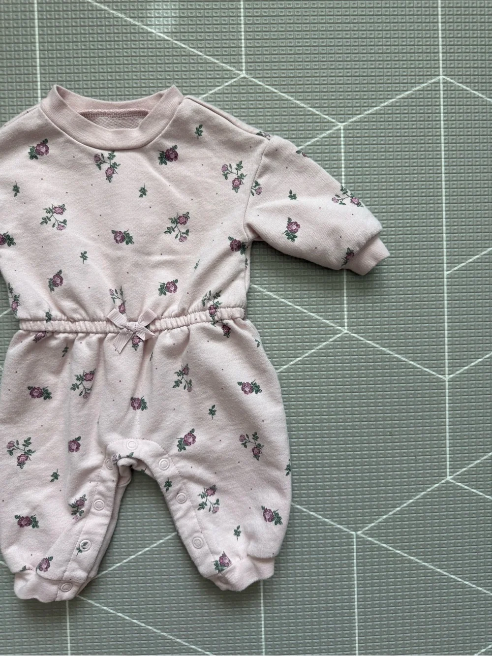 Carters|Baby girl soft long sleeve One-Piece jumpsuit with ditsy florals•••0-3M